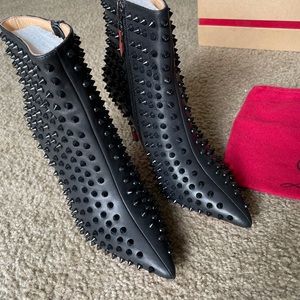 Christian Louboutin Studded Heels. Black. Size 38.